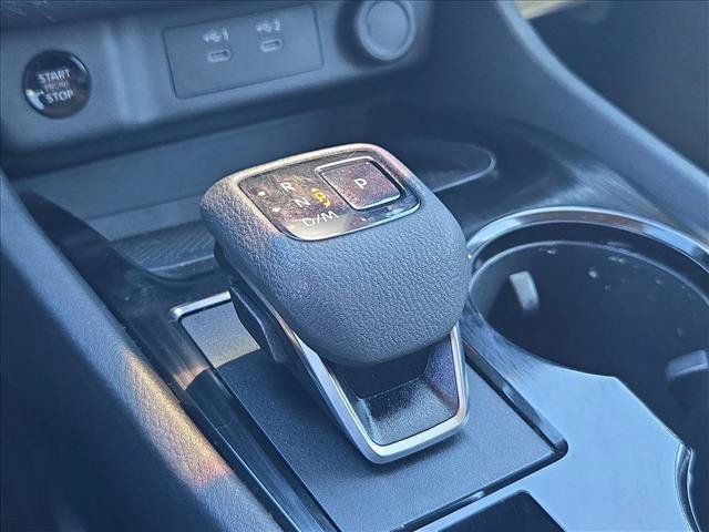 Used 2025 Nissan Rogue S AWD/4WD image 12