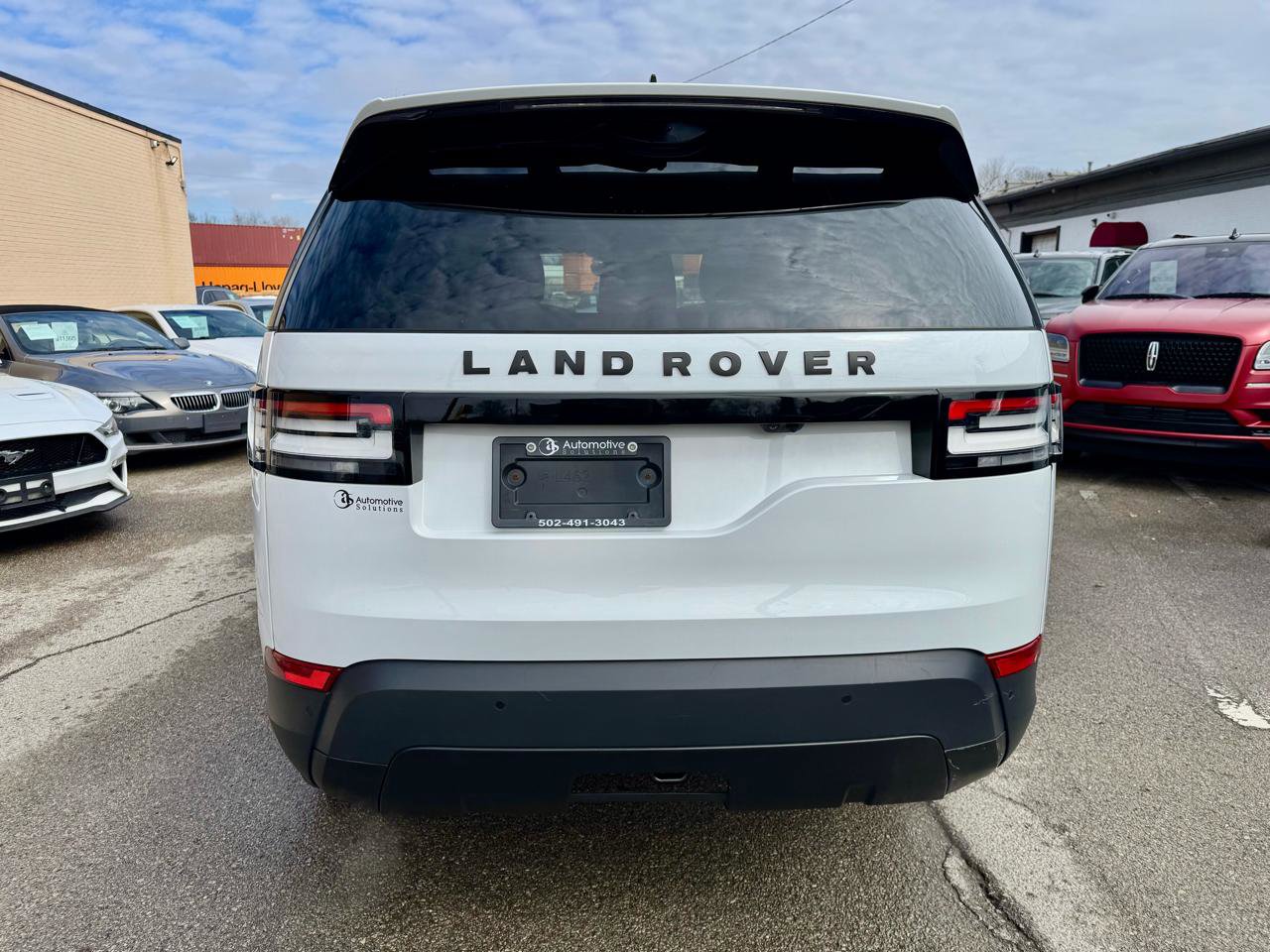 Used 2017 Land Rover Discovery SE image 10