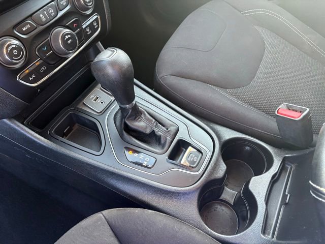 Used 2019 Jeep Cherokee Latitude w/ Popular Appearance Group image 22