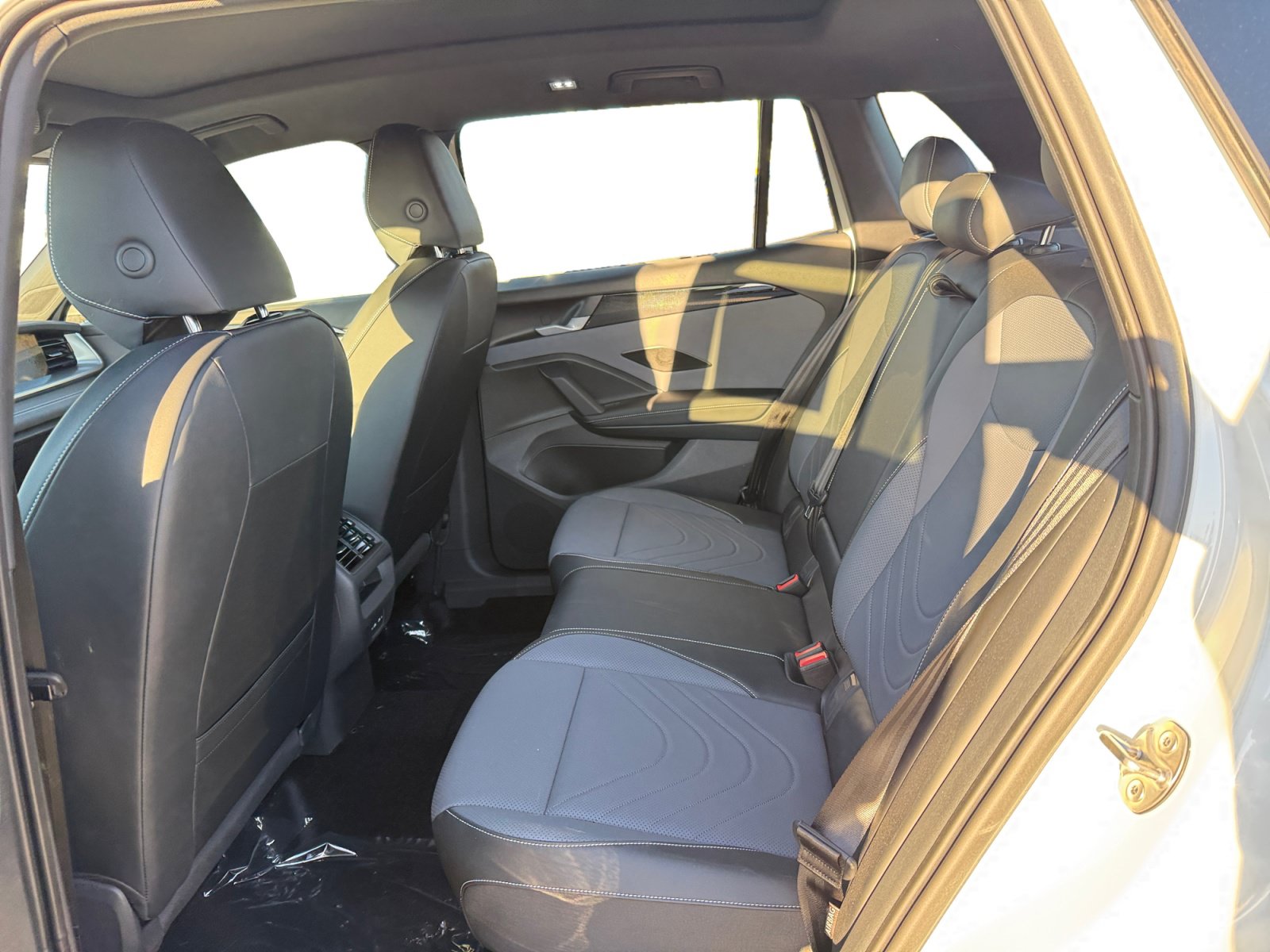New 2026 Volkswagen Tiguan SE R-Line AWD/4WD image 16