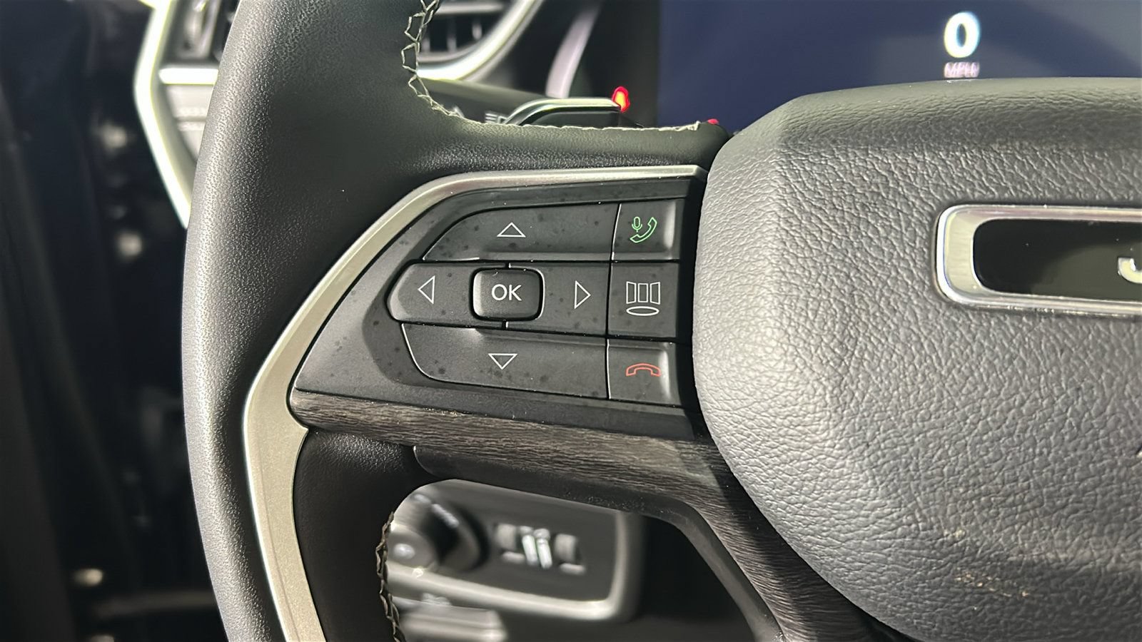 Used 2023 Jeep Grand Cherokee L Limited AWD/4WD image 18