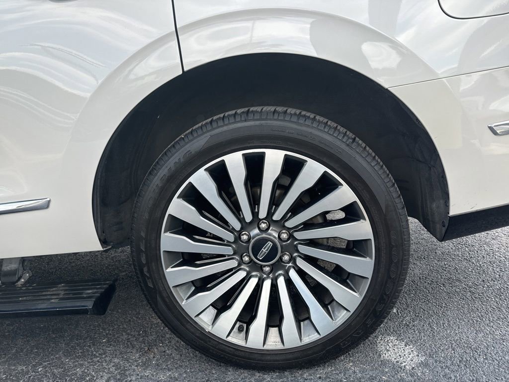Used 2021 Lincoln Navigator Reserve w/ Luxury Package AWD/4WD image 20
