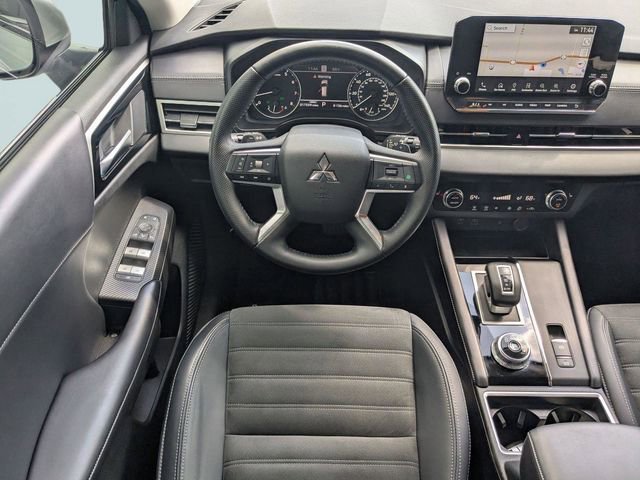 Used 2024 Mitsubishi Outlander SE image 16