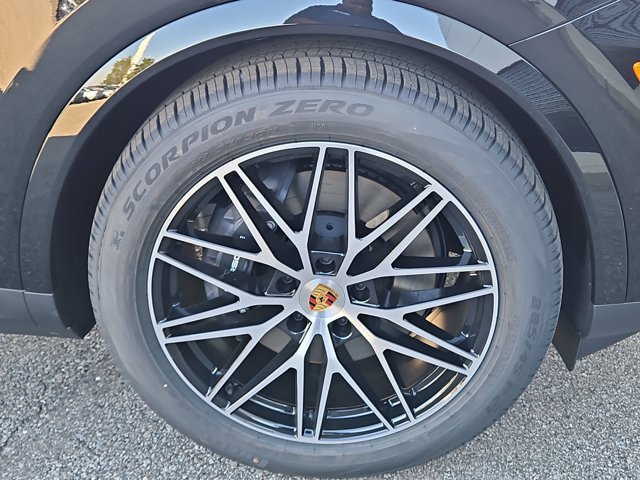 New 2026 Porsche Cayenne AWD/4WD image 14