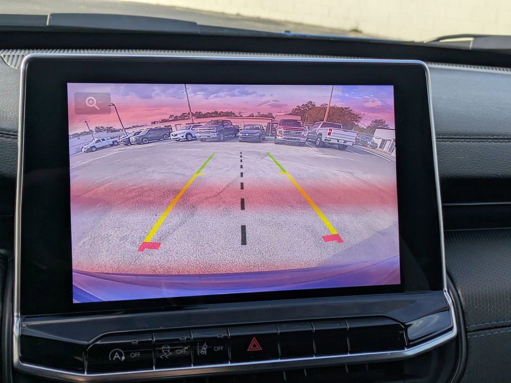 Used 2025 Jeep Compass Latitude w/ Altitude Special Edition image 19