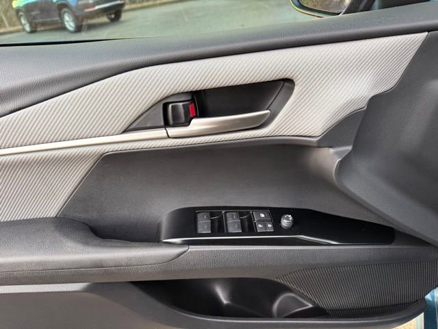 Used 2025 Toyota Camry SE w/ Convenience Package image 15