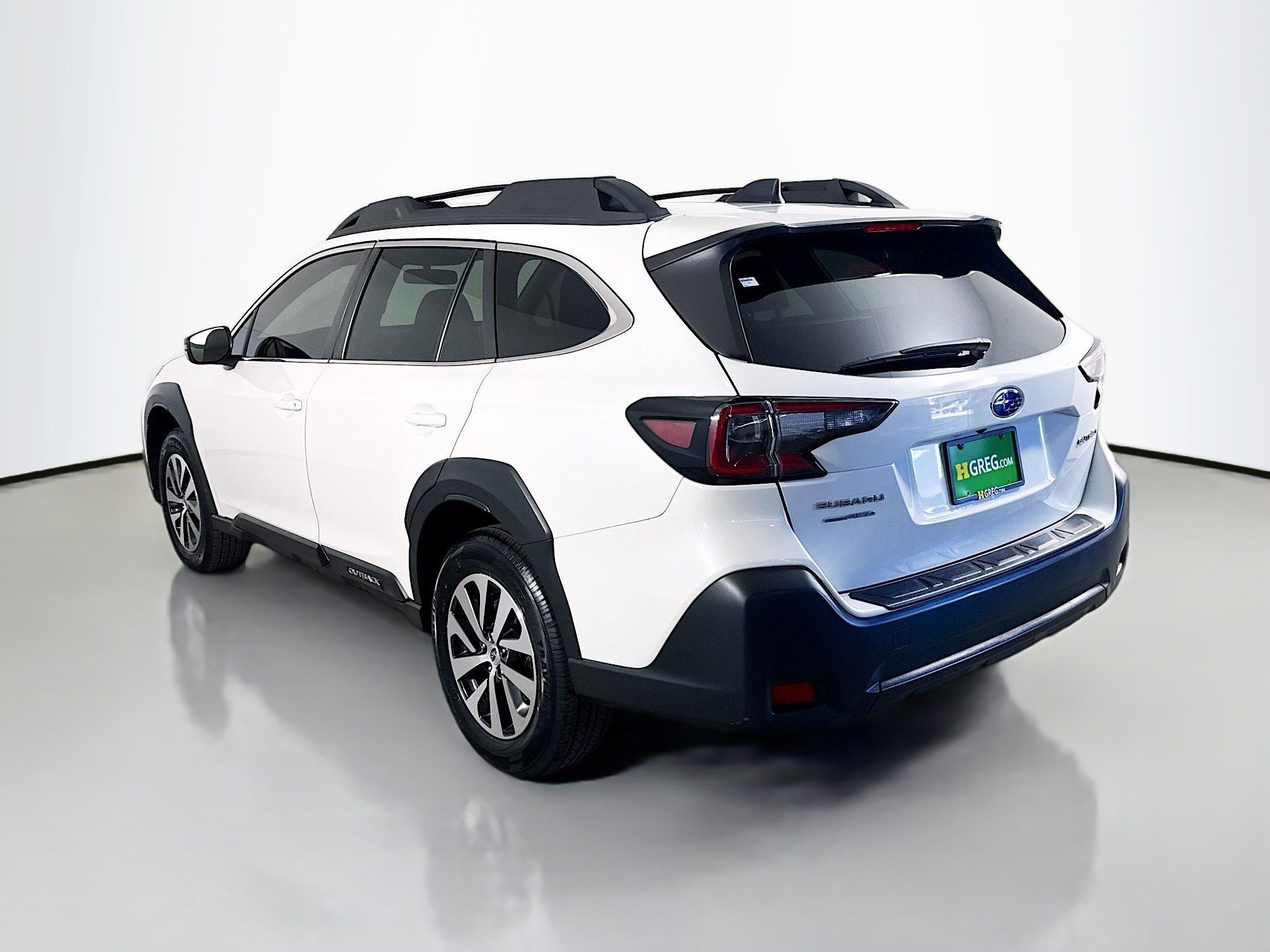 Used 2023 Subaru Outback Premium image 7