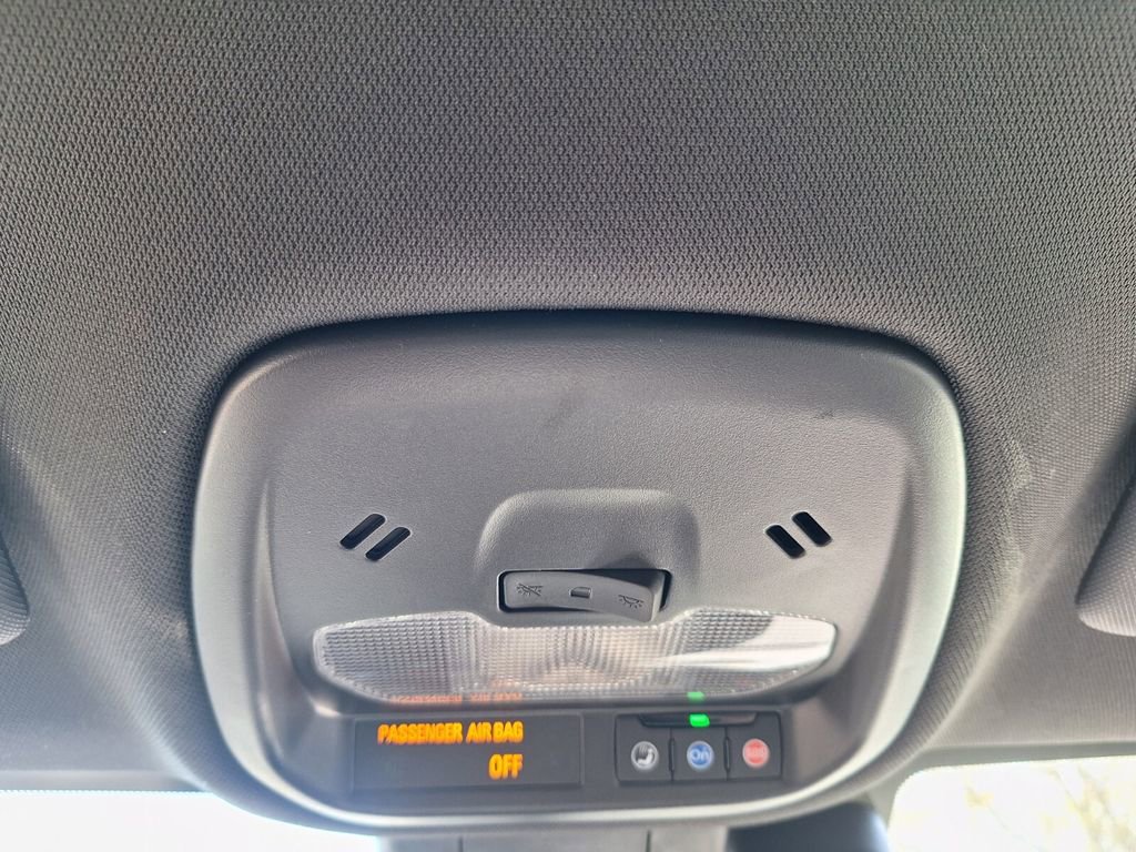 Used 2025 Buick Envista Preferred image 16