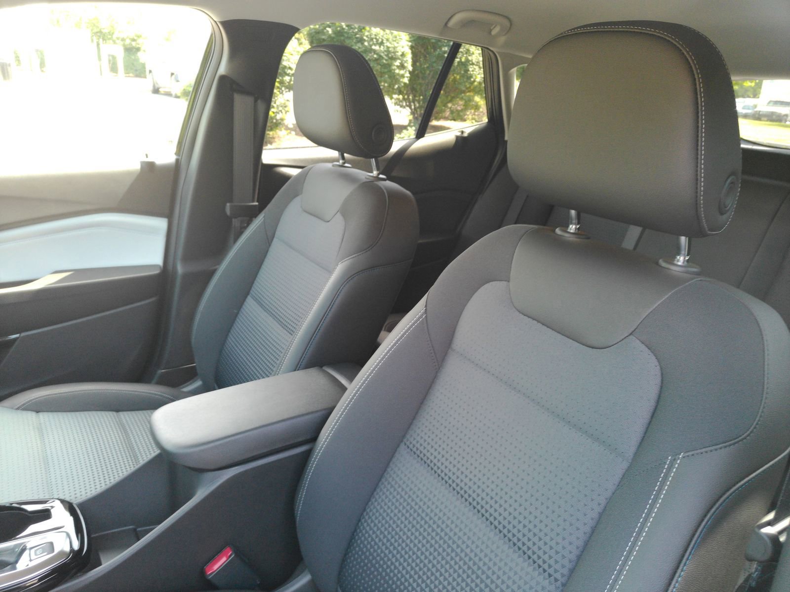 Used 2025 Chevrolet Trax LT FWD image 11