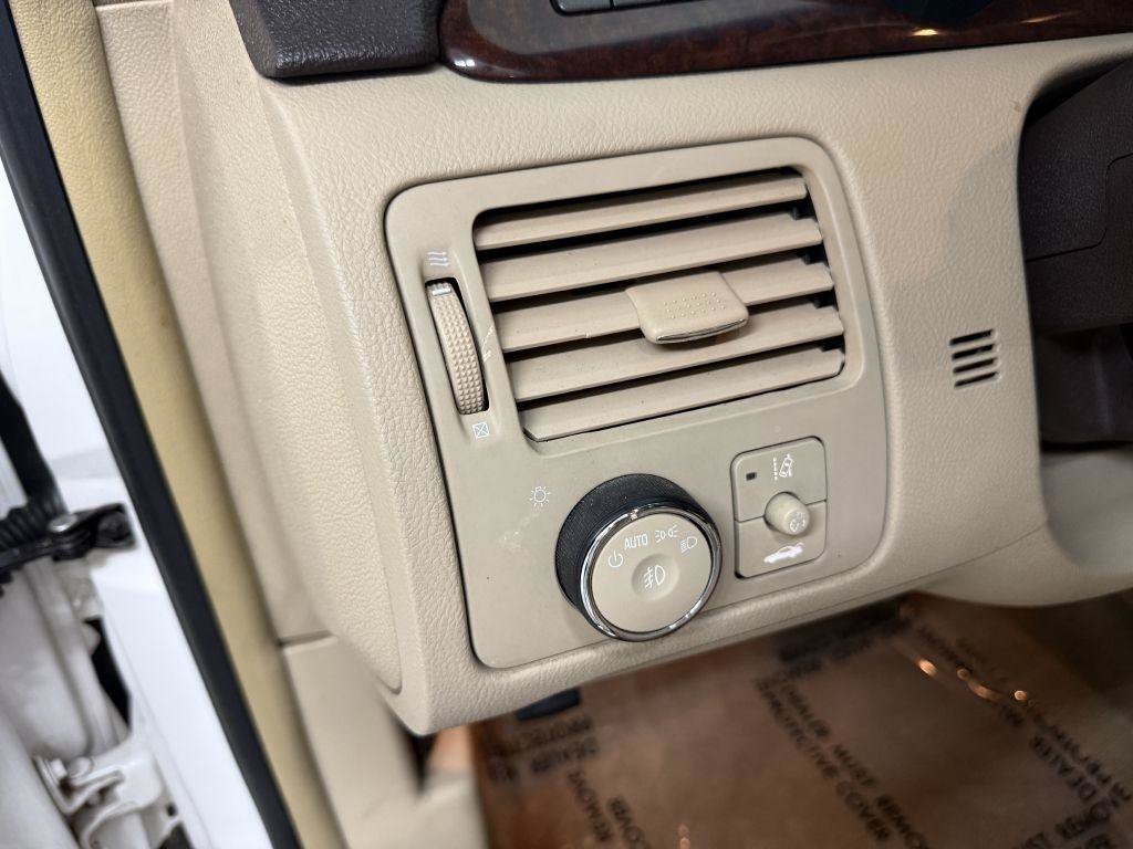 Used 2010 Buick Lucerne CXL FWD image 16