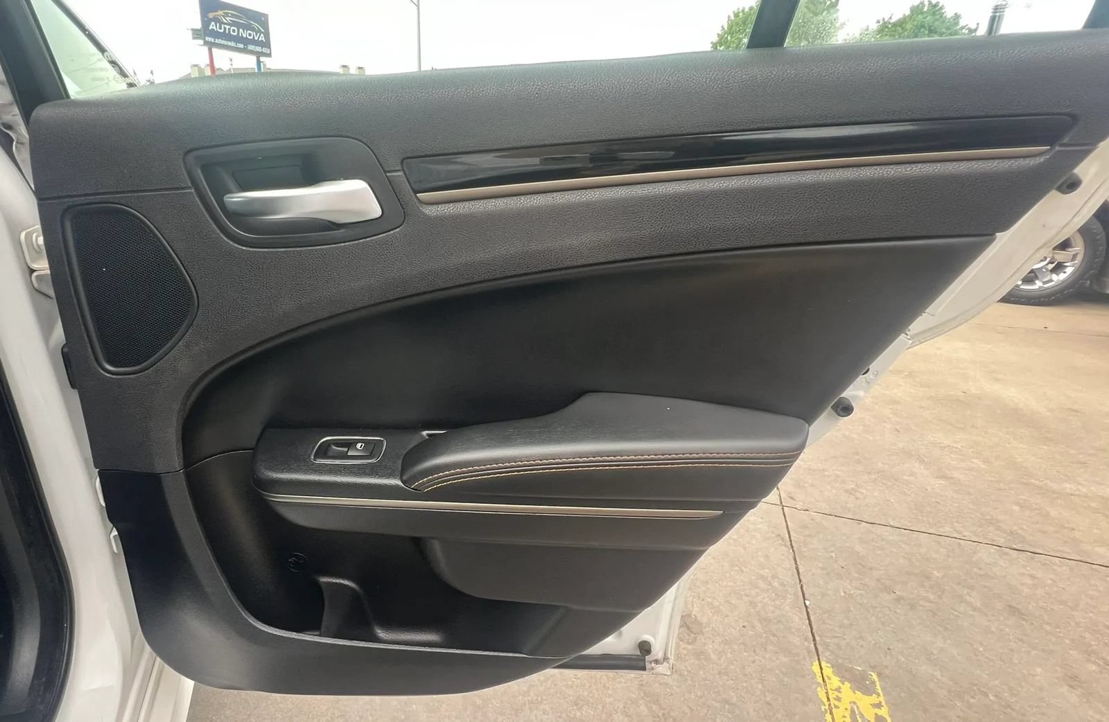 Used 2017 Chrysler 300 S w/ 300S Premium Group RWD image 32