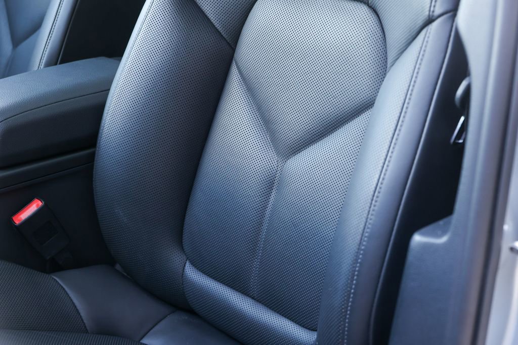 Certified 2025 Porsche Macan image 38