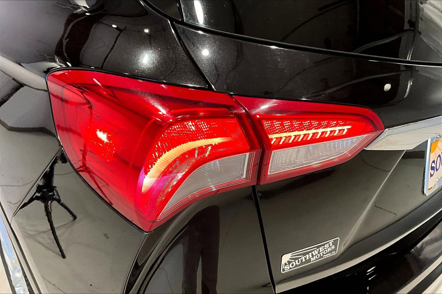 Used 2019 Buick Envision Premium AWD/4WD image 23