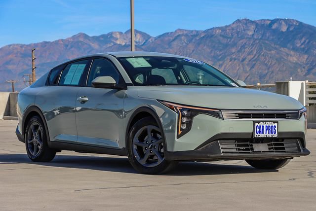 Used 2025 Kia K4 LXS image 2