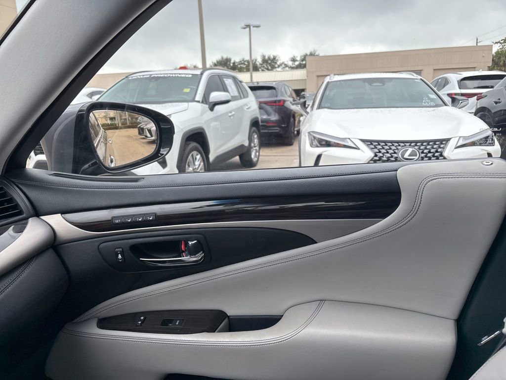 Used 2013 Lexus LS 460 w/ Comfort Pkg image 21