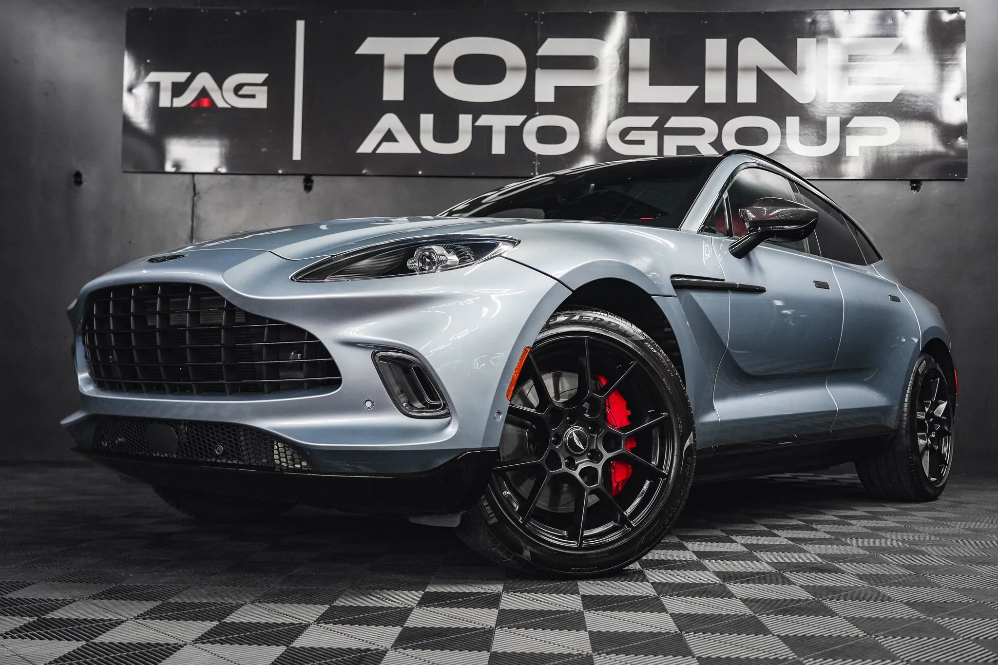 Used 2021 Aston Martin DBX AWD/4WD image 2
