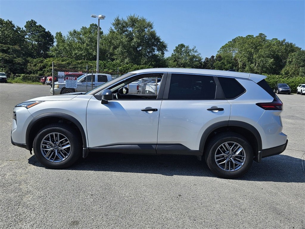 Certified 2025 Nissan Rogue S image 2