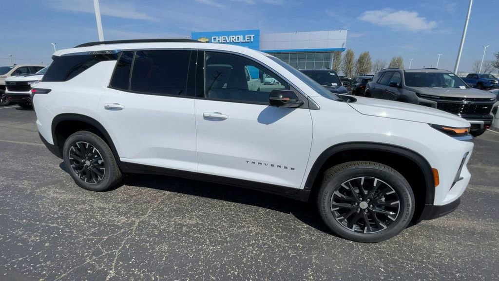 New 2026 Chevrolet Traverse LT w/ Sun and Wheel Package AWD/4WD image 3