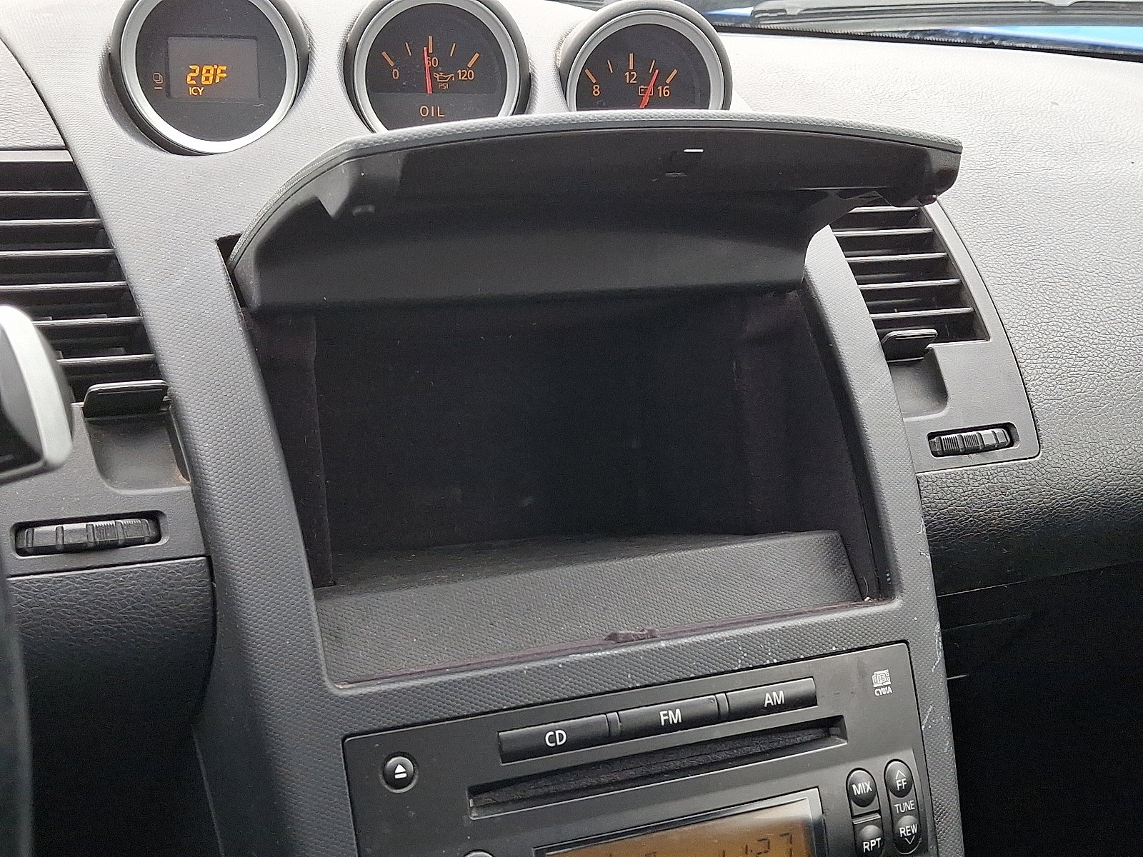 Used 2004 Nissan 350Z Touring w/ Cargo Convenience Pkg image 26