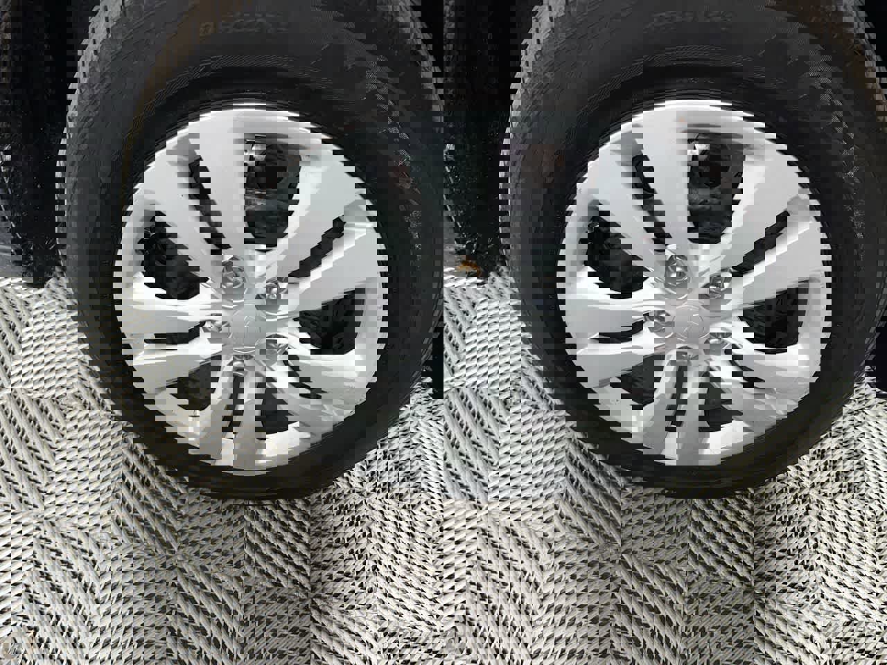 Used 2023 Kia Soul LX image 10