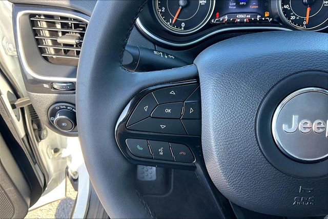 Used 2023 Jeep Cherokee Altitude Lux image 18