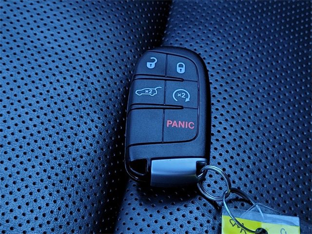 Used 2020 Jeep Grand Cherokee Trailhawk w/ Trailhawk Luxury Group image 32