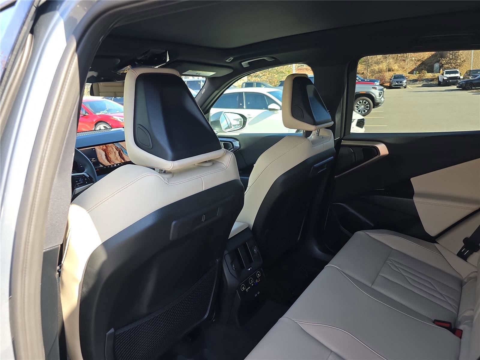 Used 2025 BMW X3 xDrive30i w/ Convenience Package image 17