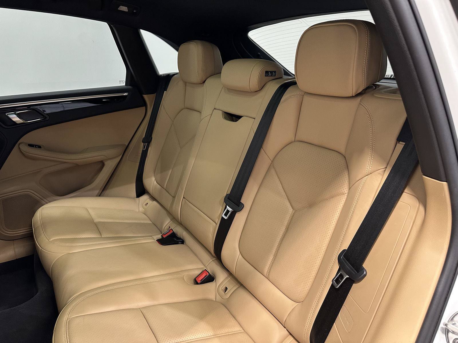 Used 2018 Porsche Macan AWD/4WD image 34