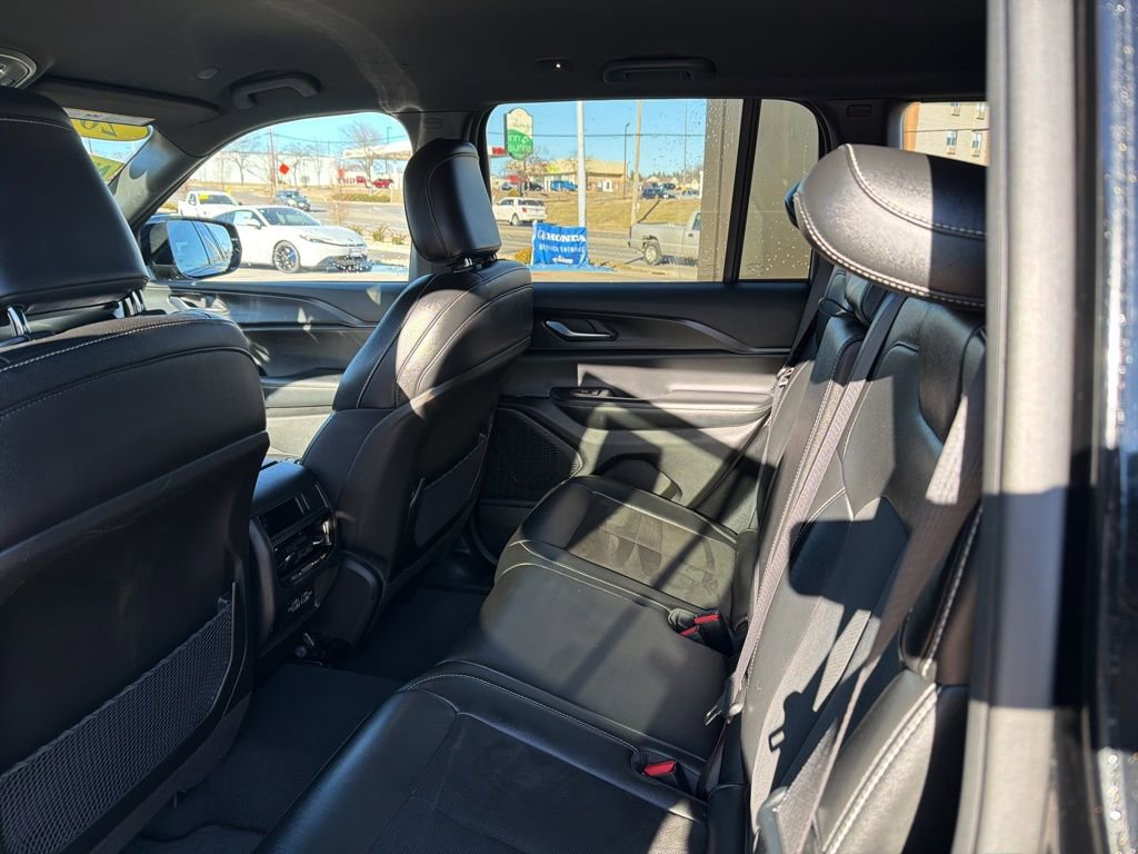 Used 2023 Jeep Grand Cherokee Altitude image 15