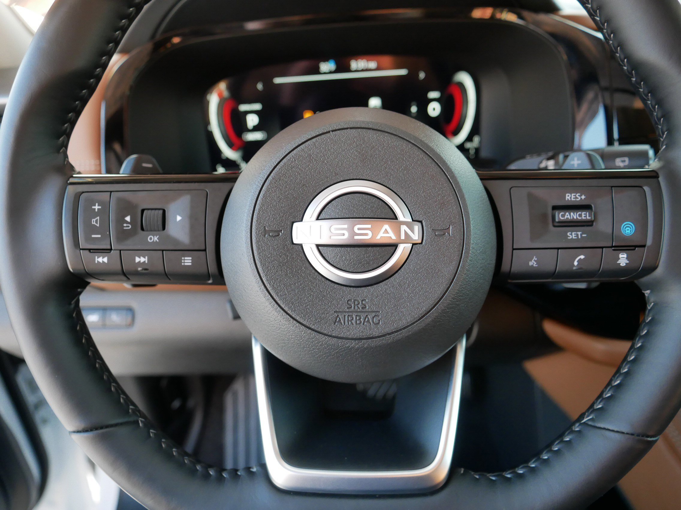 Certified 2025 Nissan Pathfinder Platinum image 25