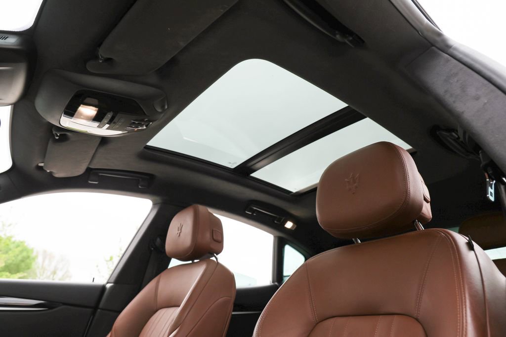 Used 2021 Maserati Levante image 18