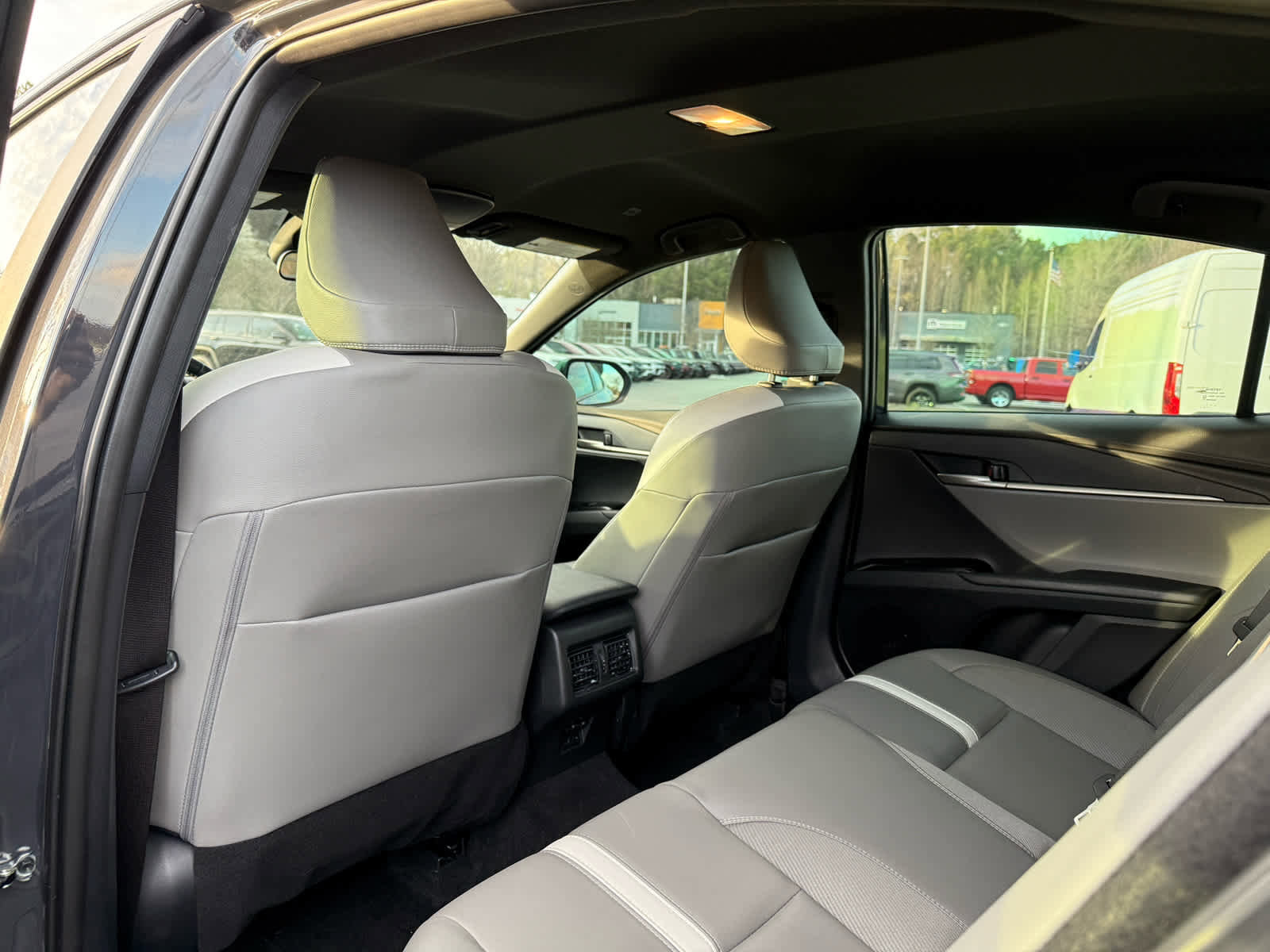 Used 2025 Toyota Camry SE image 25