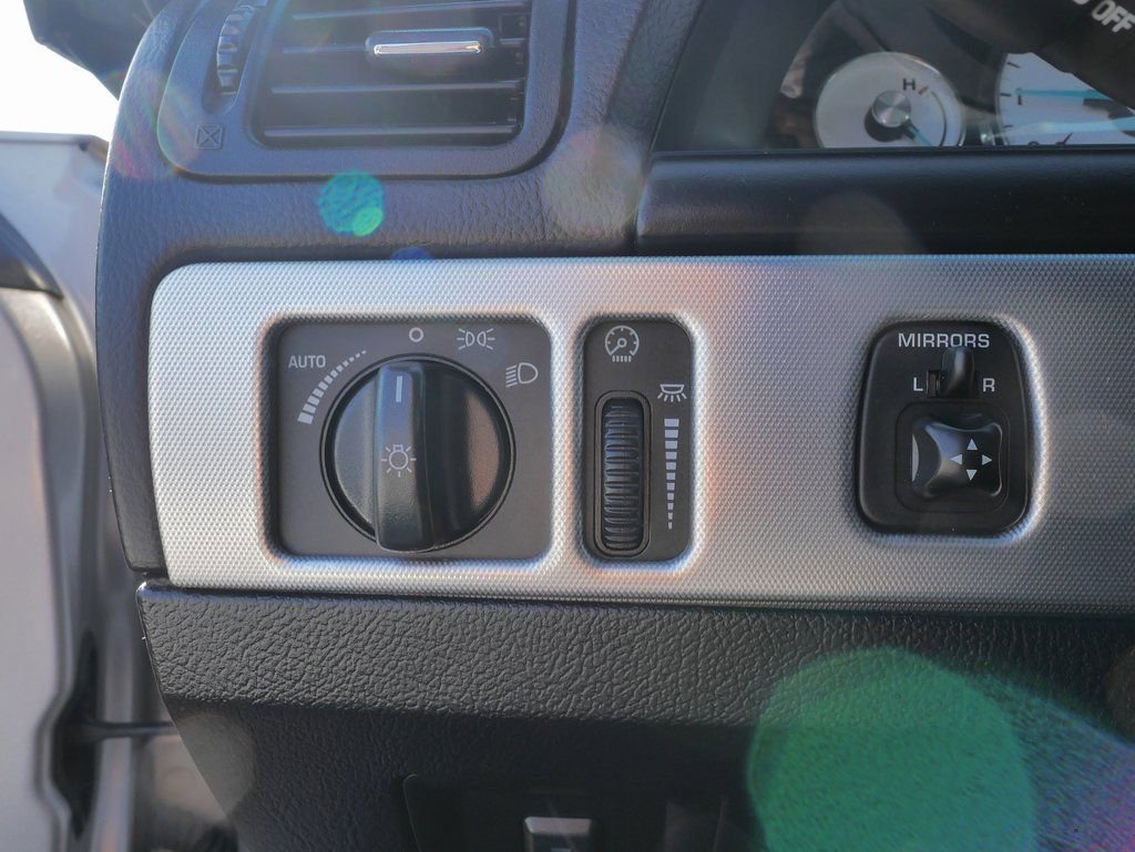 Used 2005 Ford Thunderbird image 20