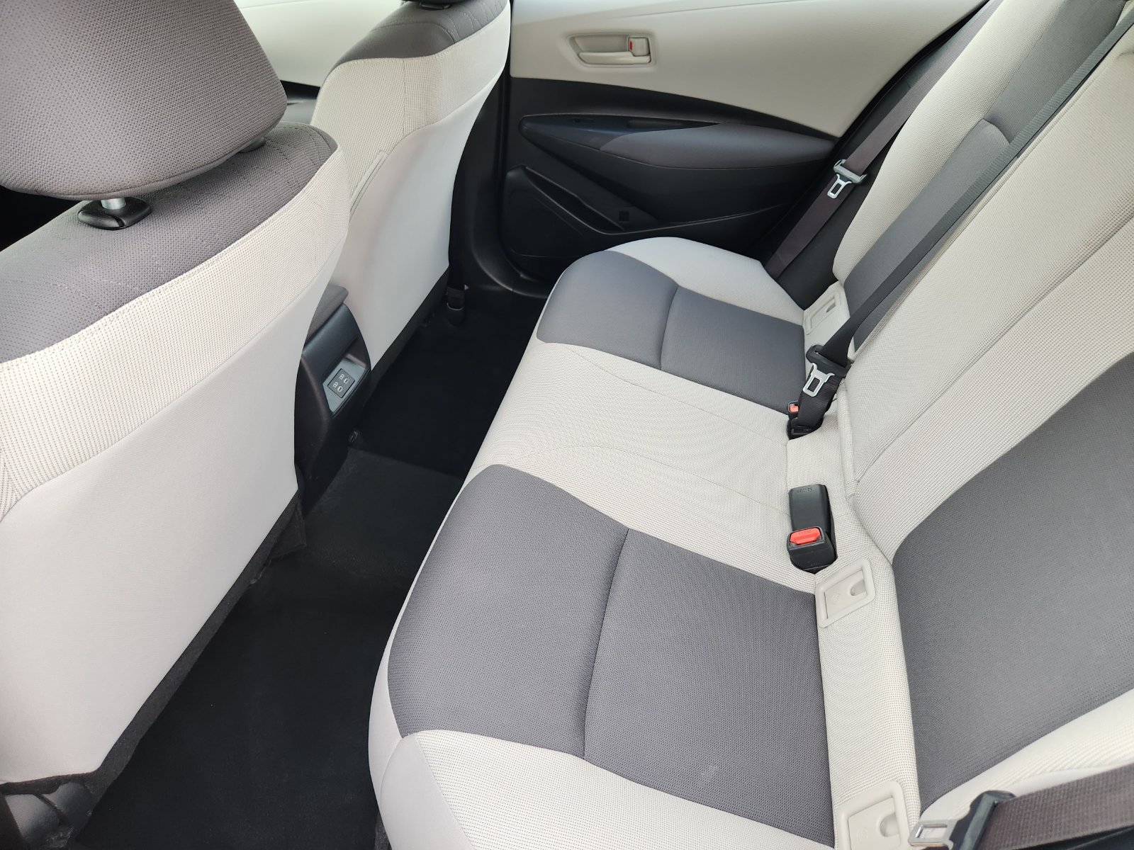 Used 2024 Toyota Corolla LE FWD image 37