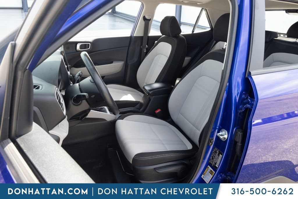 Used 2025 Hyundai Venue SEL FWD image 16