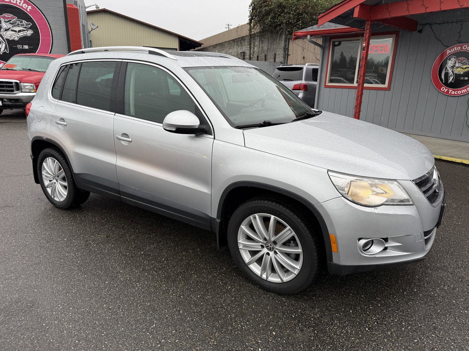 Used 2011 Volkswagen Tiguan SE image 5