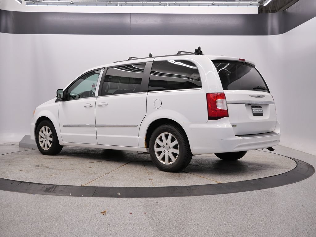 Used 2014 Chrysler Town & Country Touring FWD image 3