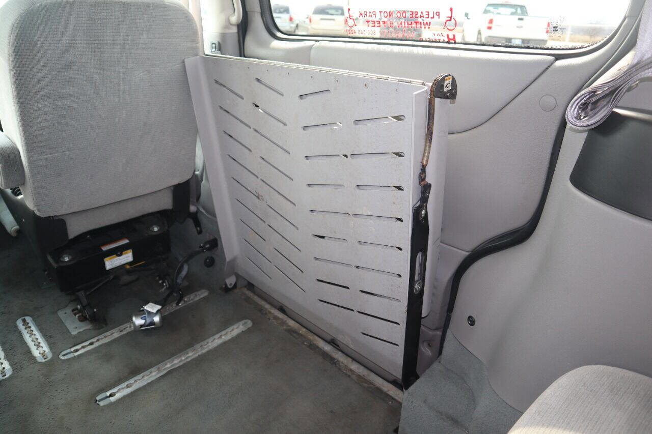 Used 2004 Chevrolet Venture LS w/ Easy Order Package image 28