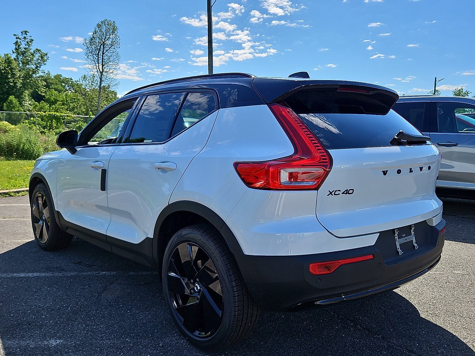 New 2026 Volvo XC40 B5 Ultra w/ Protection Package Premier AWD/4WD image 4