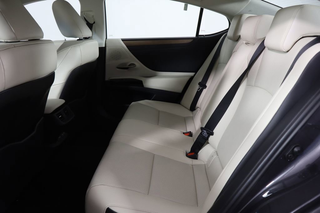 Used 2023 Lexus ES 250 w/ Premium Package image 17