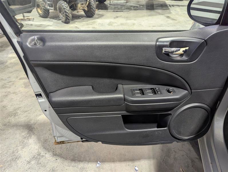 Used 2010 Dodge Caliber SXT image 13