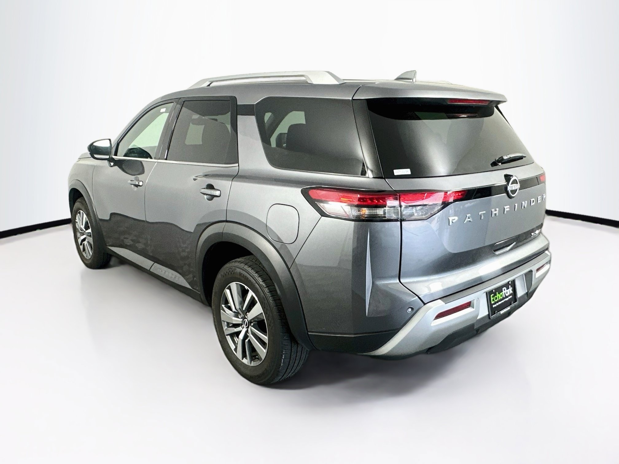 Used 2025 Nissan Pathfinder SL AWD/4WD image 5