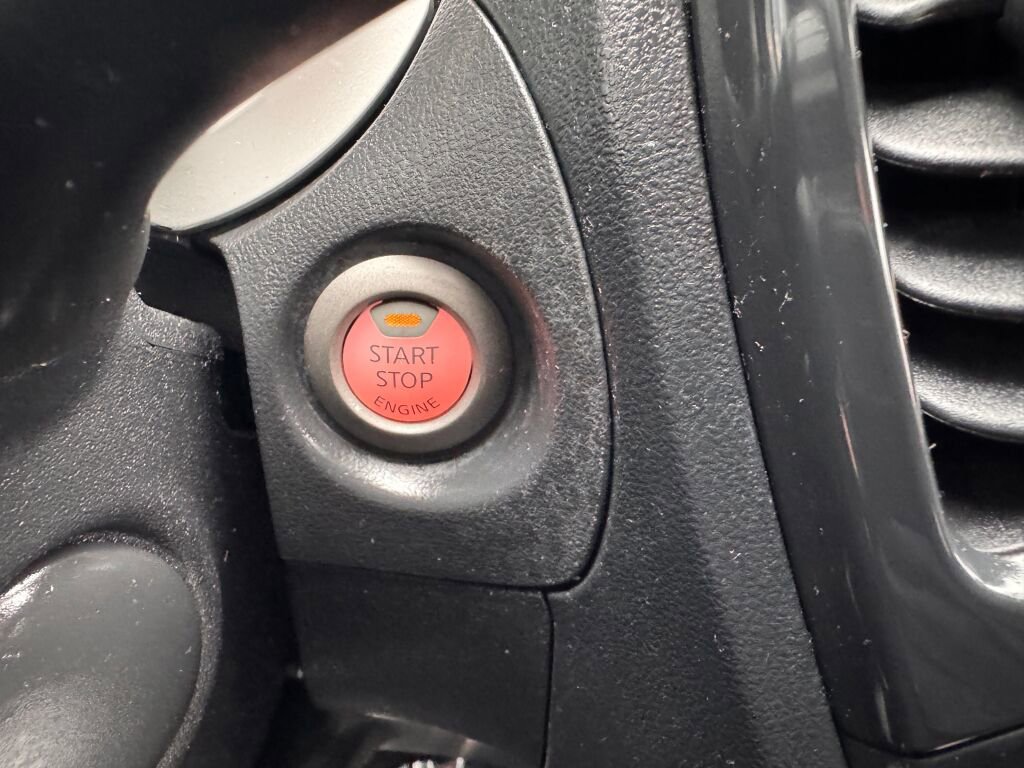 Used 2011 Nissan Juke SL image 25