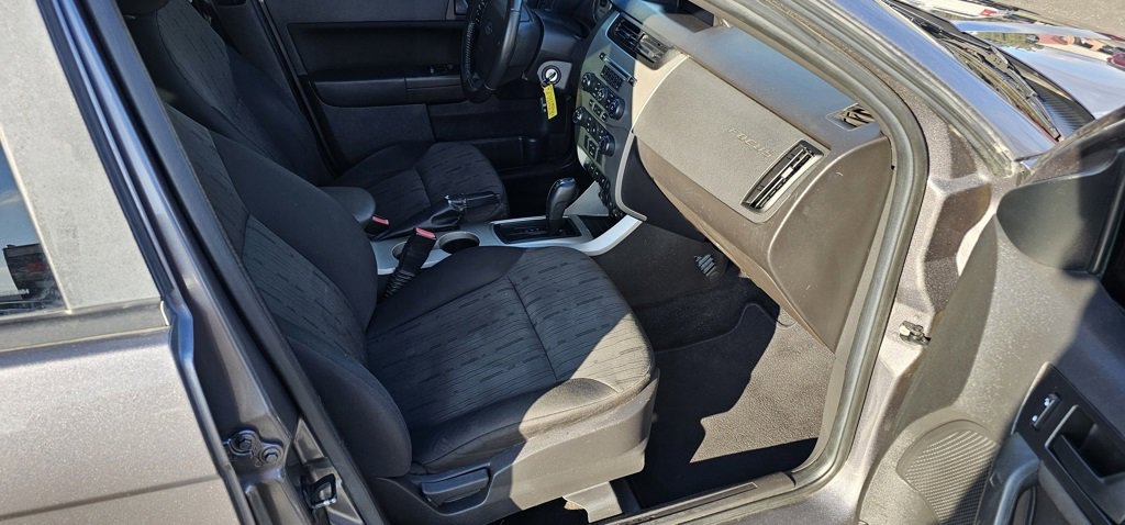 Used 2010 Ford Focus SE image 18