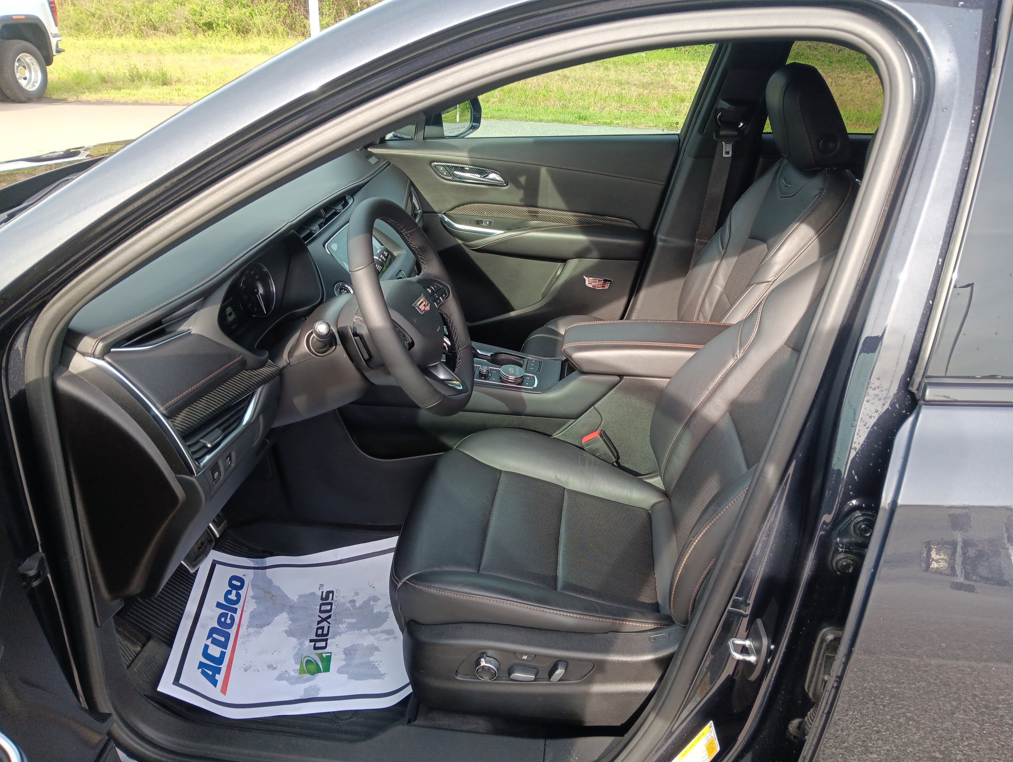 Used 2022 Cadillac XT4 Sport image 9