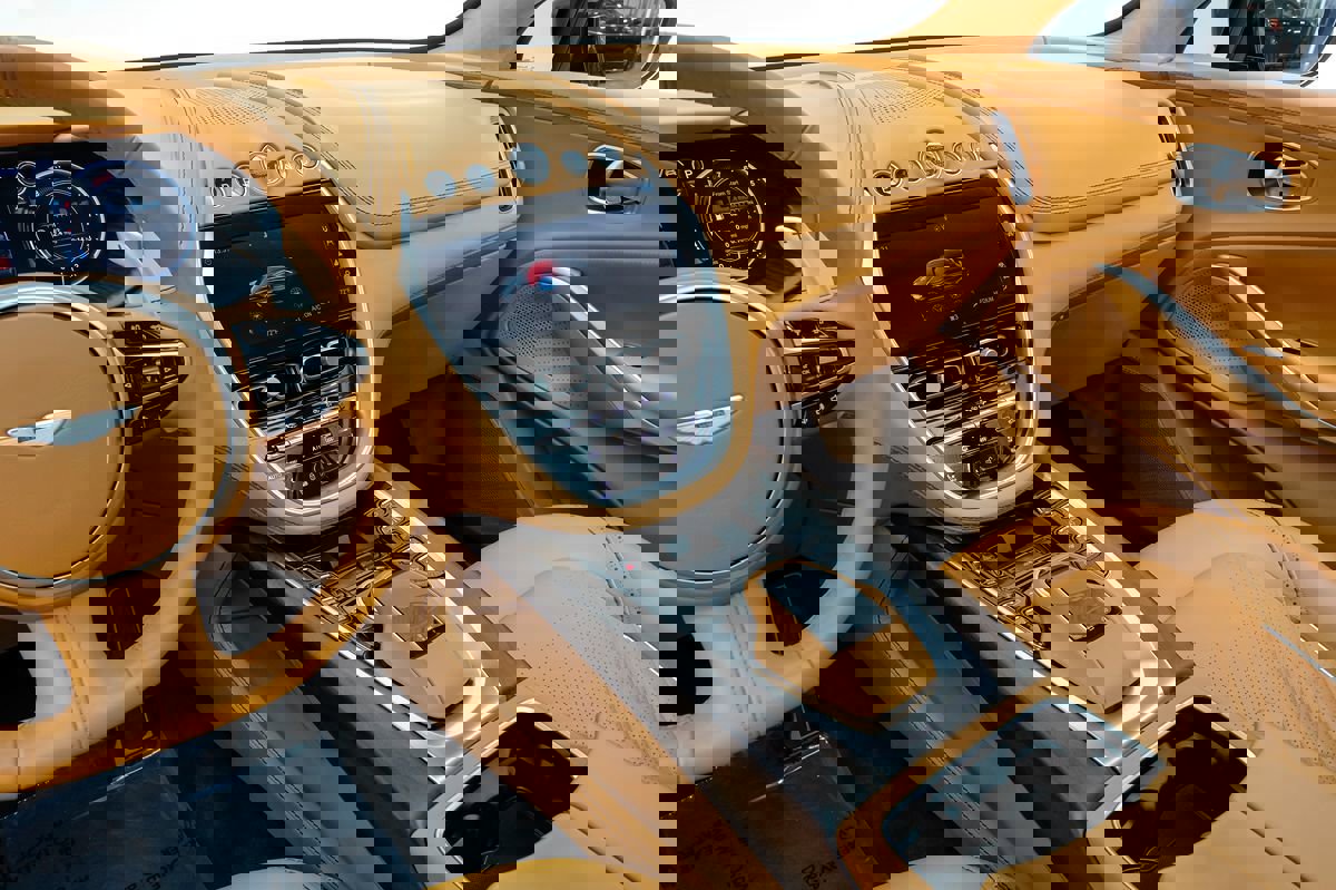 Used 2021 Aston Martin DBX AWD/4WD image 20