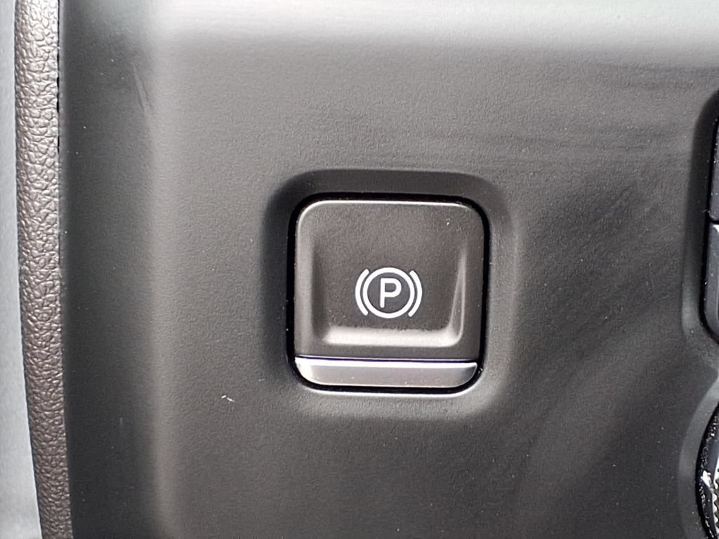 Used 2024 GMC Sierra 1500 AT4 w/ Technology Package AWD/4WD image 10