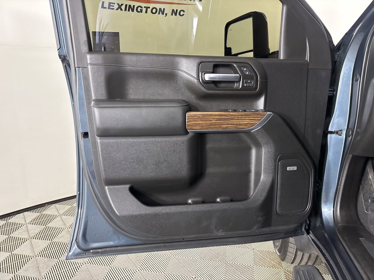 Used 2020 Chevrolet Silverado 3500 High Country w/ Technology Package image 7