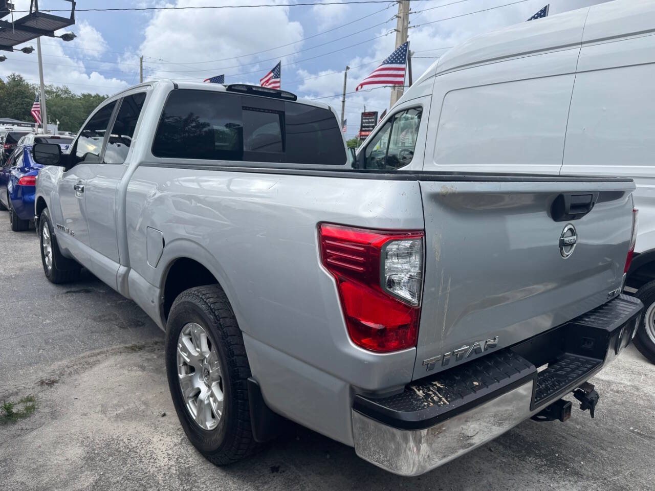 Used 2018 Nissan Titan SV RWD image 3