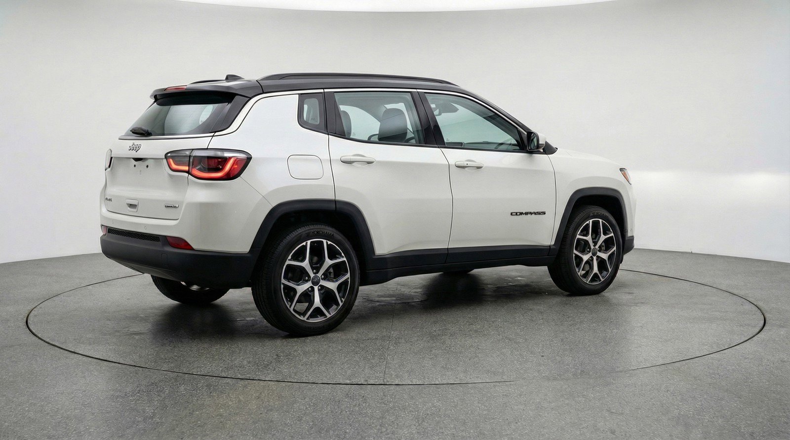 Used 2025 Jeep Compass Limited image 9